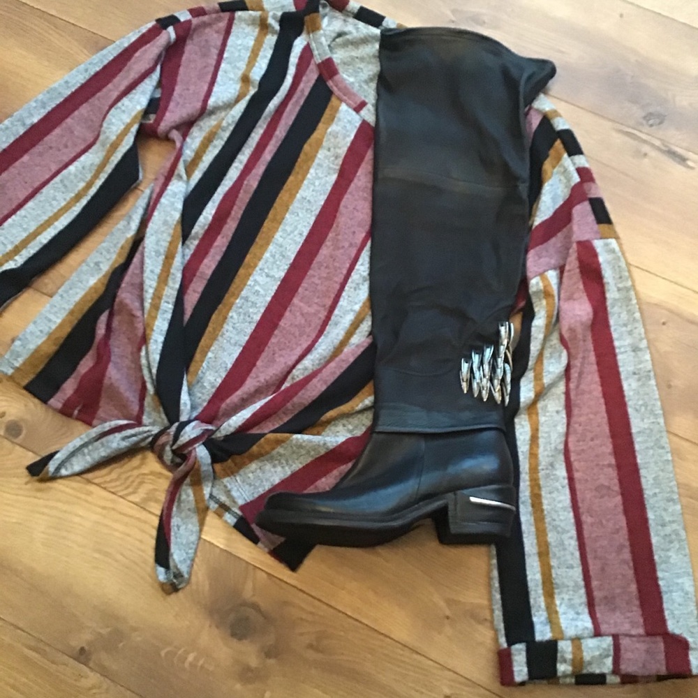 SALE BELL SLEEVE FRONT TIE DROP SHOULDER TOP - Picture 5 of 9